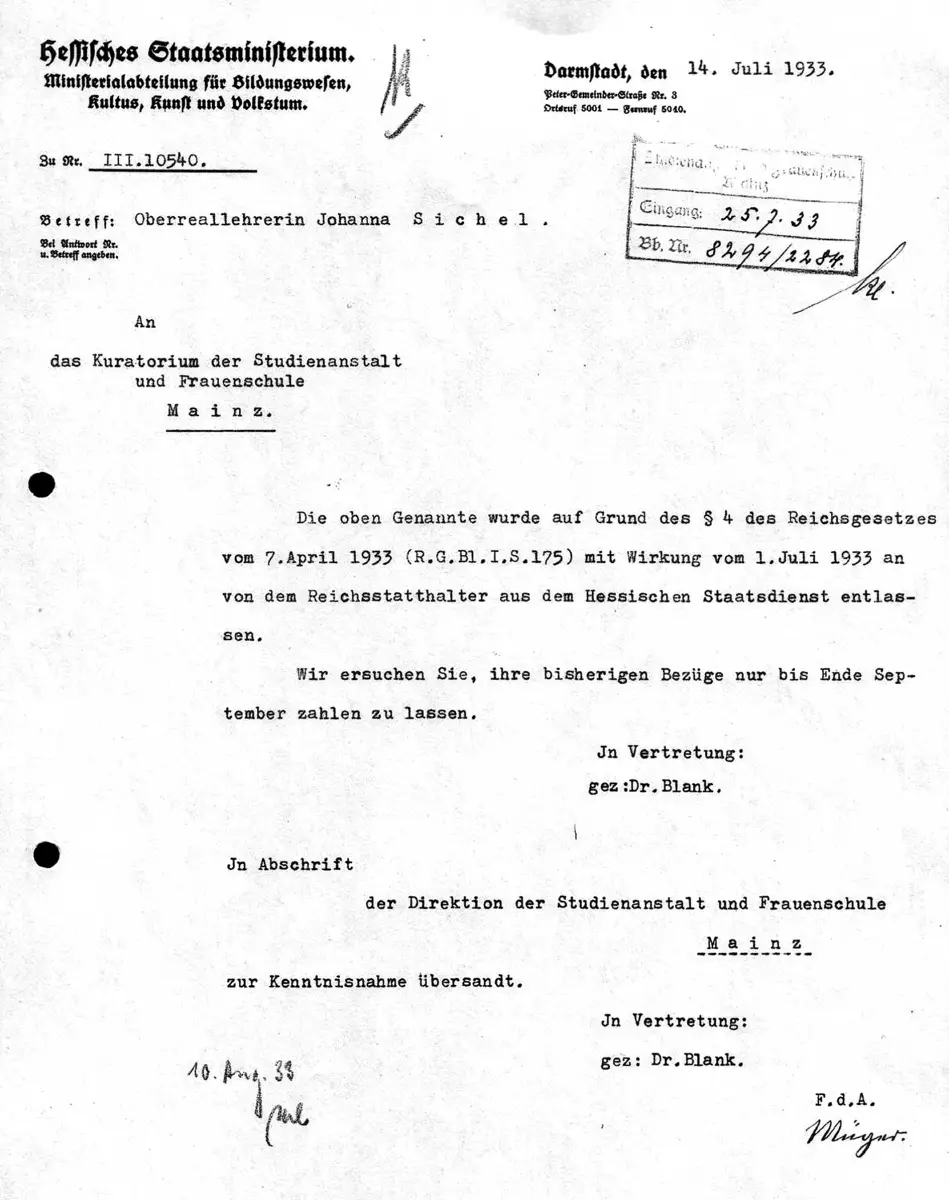 A typed official letter on Hessian State Ministry letterhead, dated Darmstadt, 14 July 1933, concerning 'Oberreallehrerin Johanna Sichel', with an entry stamp and signatures.